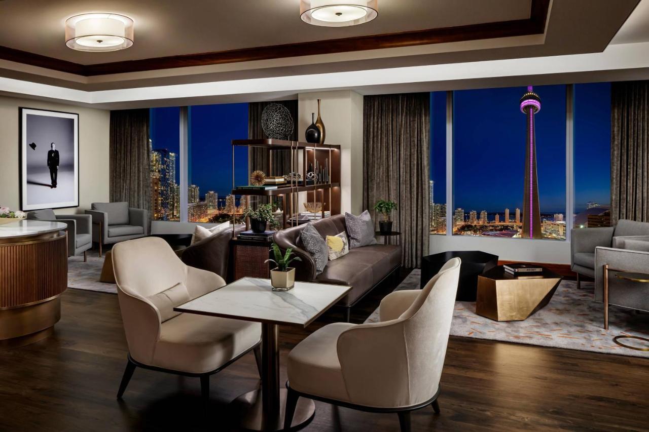 Simcoe Executive Suite Lake Ontario View 1 King bed sofabed